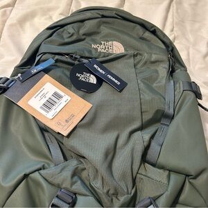 NWT The North Face Women’s Recon Backpack Thyme/Rose Gold